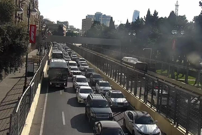 Bakıda yaranmış tıxacın səbəbi açıqlanıb