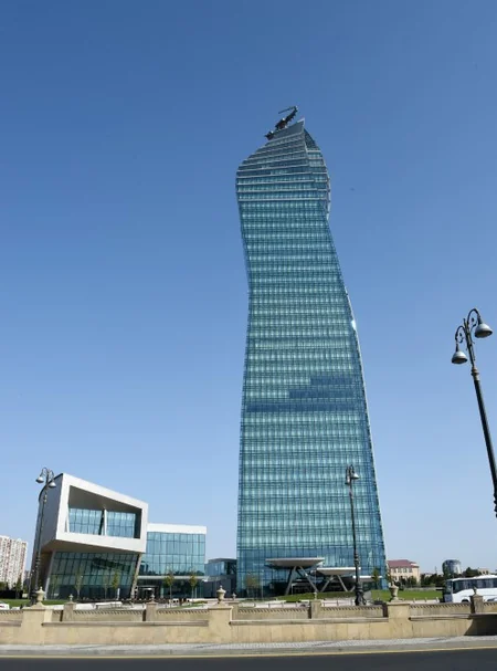 ​Azərbaycan Prezidenti SOCAR-ın yeni inzibati binasının açılışında iştirak edib - VİDEO
