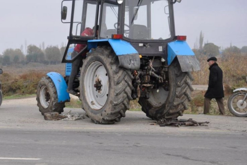 Xızıda yük avtomobili ilə traktor toqquşub, ölən var