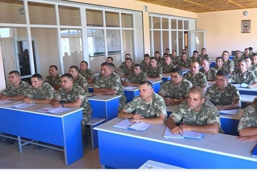 Naxçıvan Qarnizonunda komandir hazırlığı üzrə məşğələlər keçirilib