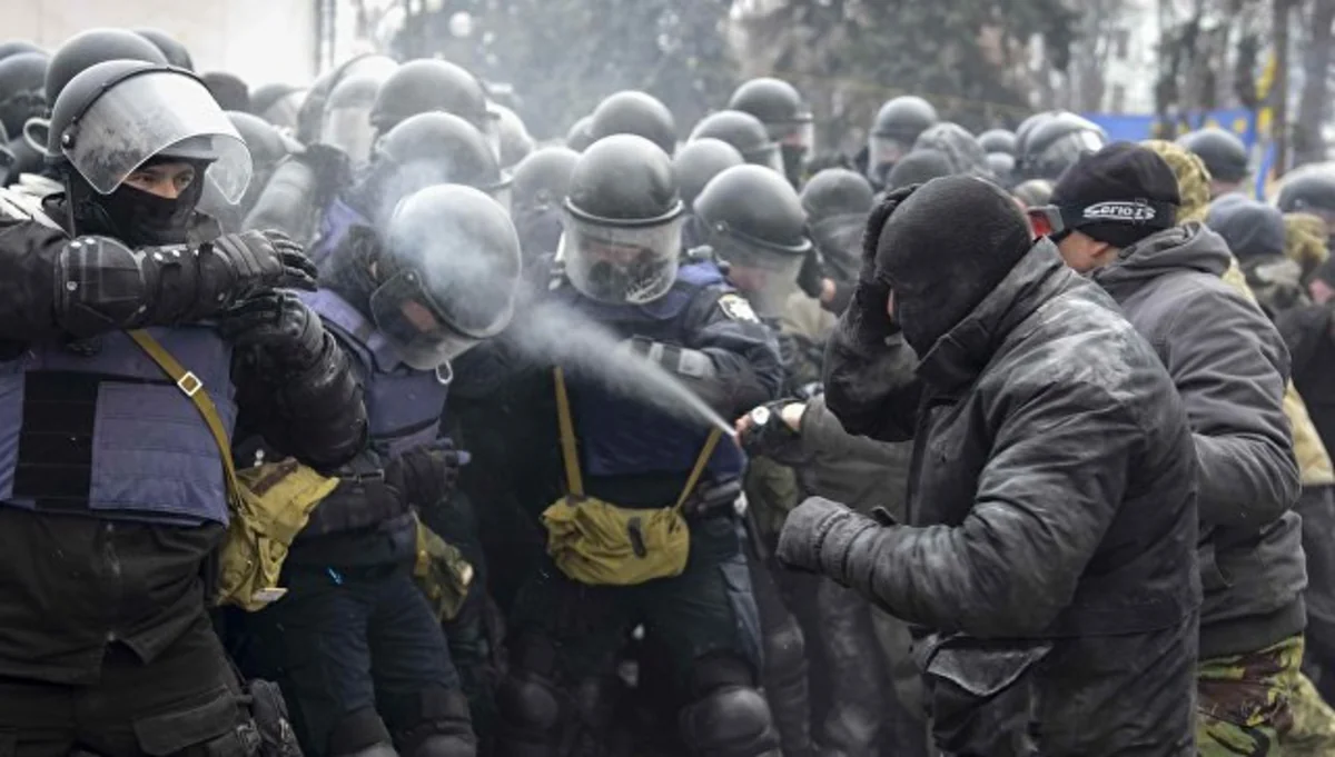 Clash takes place between protesters and police in Kyiv