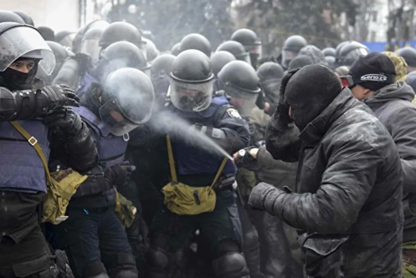 Clash takes place between protesters and police in Kyiv