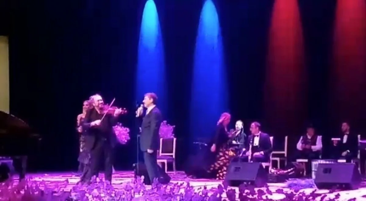 Türkiyənin Gəncədəki baş konsulu Zəki Öztürk konsertdə mahnı oxuyub - VİDEO - YENİLƏNİB