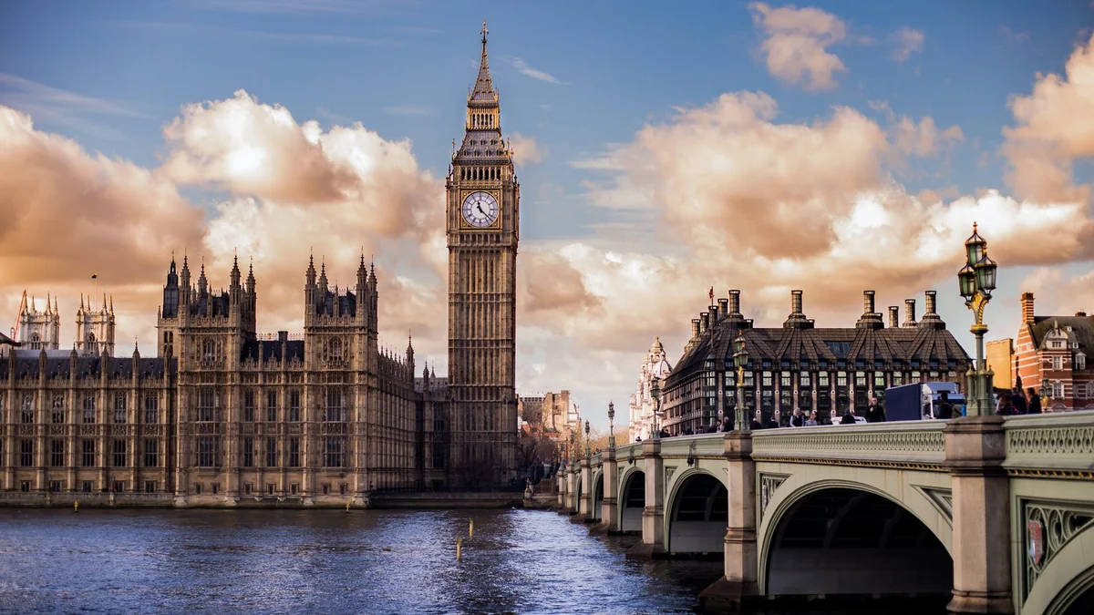Britaniyada evlərin qiyməti tarixi maksimuma çatıb