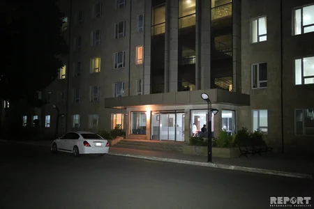 Bakıda 30 yaşlı qadının çantasını almaq istəyən şəxs onu bıçaqlayıb - VİDEO - FOTO
