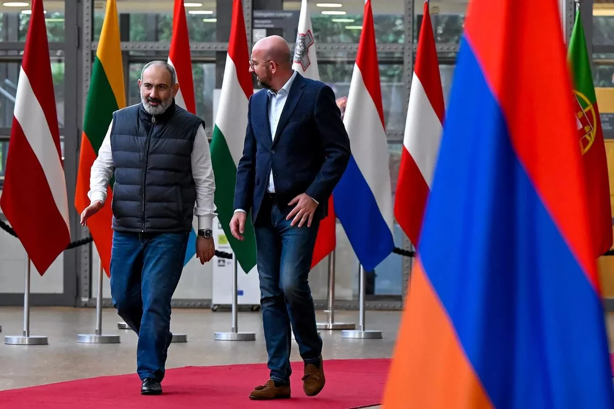 Paşinyanla Mişel arasında qeyri-formal görüş olub