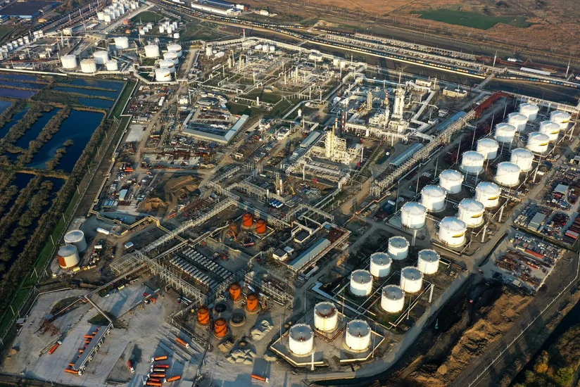 Rusiyadakı Slavyansk neftayırma zavodu dronların hücumundan sonra fəaliyyətini dayandırıb