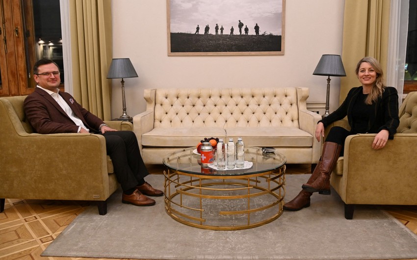 Melanie Joly meets with Dmytro Kuleba in Kyiv 