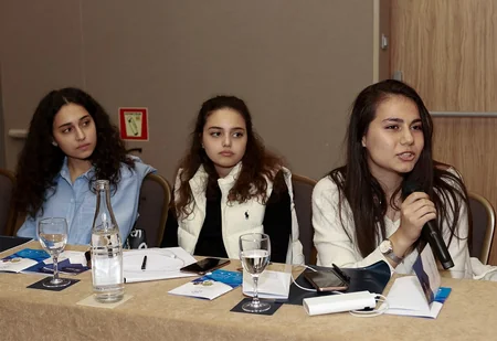 Diasporla İş üzrə Dövlət Komitəsinin sədri Strasburqda Azərbaycan icması ilə görüşüb