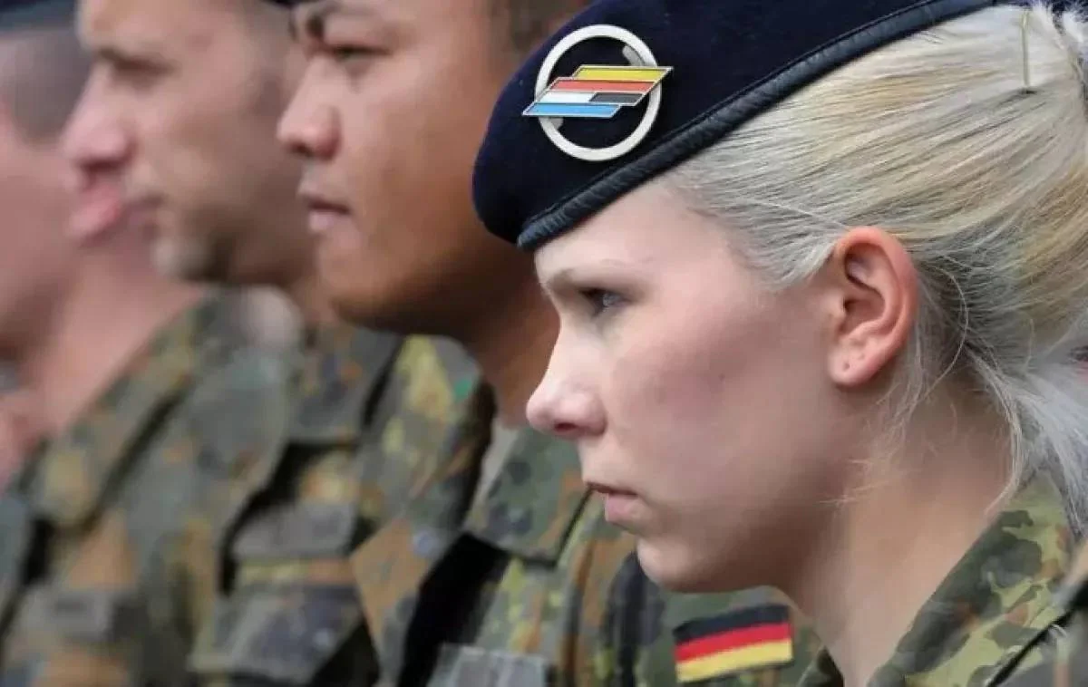 В Германии предлагают сделать воинскую службу обязательной и для женщин