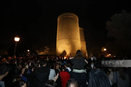 İçərişəhərdə təntənəli bayram tonqalı qalanıb