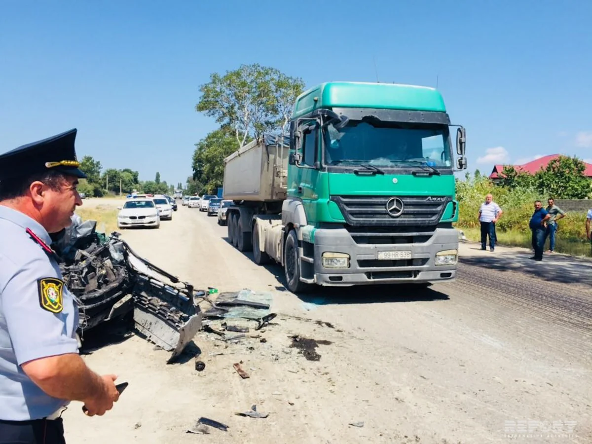 Bakı-Quba yolunda avtobus avtomobillə toqquşub: 1 nəfər ölüb, 10 nəfər xəsarət alıb