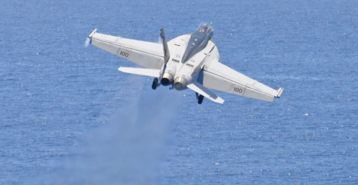 Amerikaya məxsus F-18 qırıcısı İngiltərədə qəzaya uğrayıb, pilot ölüb