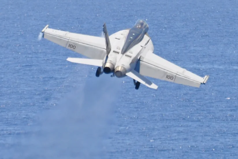 Amerikaya məxsus F-18 qırıcısı İngiltərədə qəzaya uğrayıb, pilot ölüb