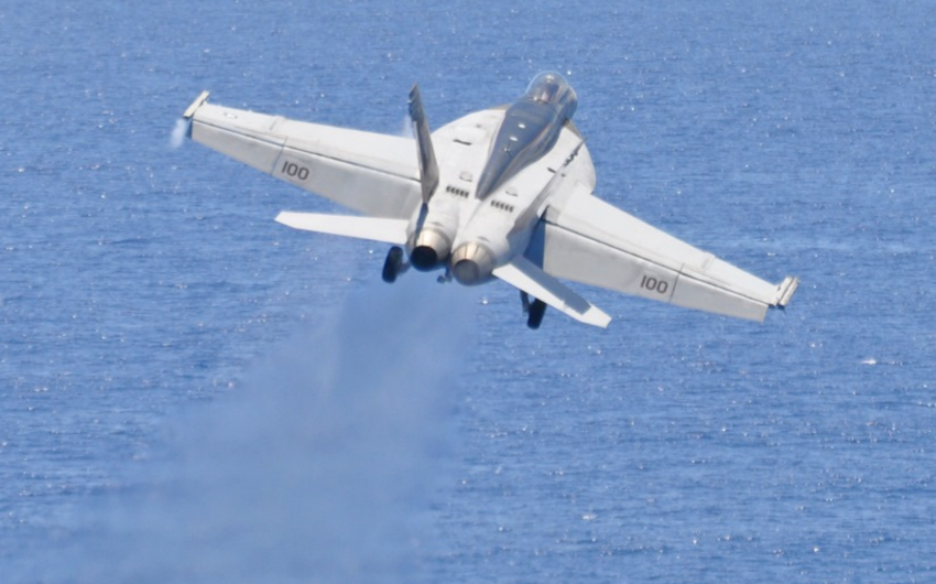 Amerikaya məxsus F-18 qırıcısı İngiltərədə qəzaya uğrayıb, pilot ölüb