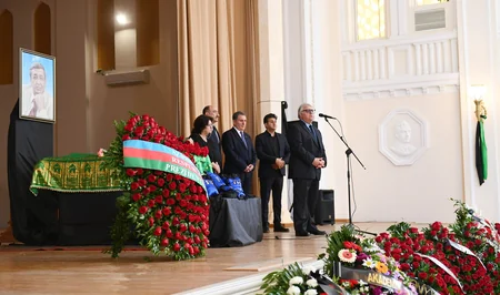 İlham Əliyev və Mehriban Əliyeva Arif Məlikovun vida mərasimində iştirak ediblər - YENİLƏNİB-2