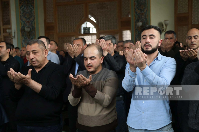 В мечети Тезепир совершен праздничный намаз