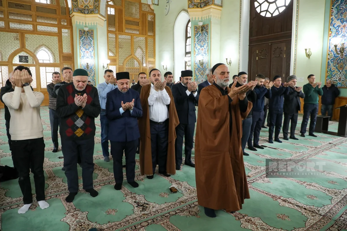 Prayers read in Azerbaijani mosques for plane crash victims