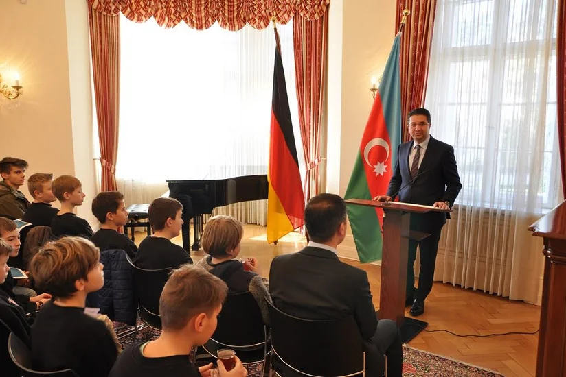 Azərbaycanın Almaniyadakı Səfirliyində Sankt Mixael Oğlanlar Xorunun kollektivi üçün təqdimat keçirilib
