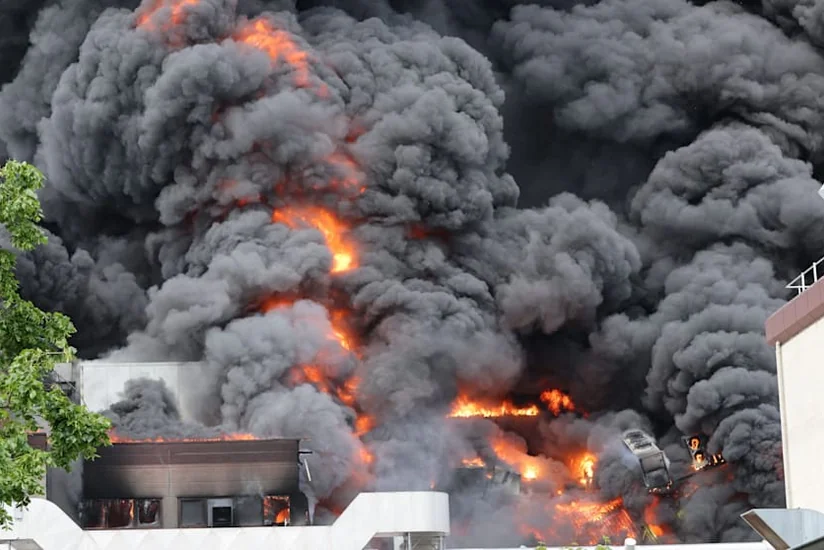 Berlində metallurgiya zavodu yanır