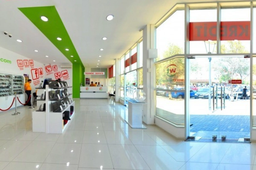 World Telecomun satıcısı mağazadan 2900 manatlıq telefon oğurlayıb