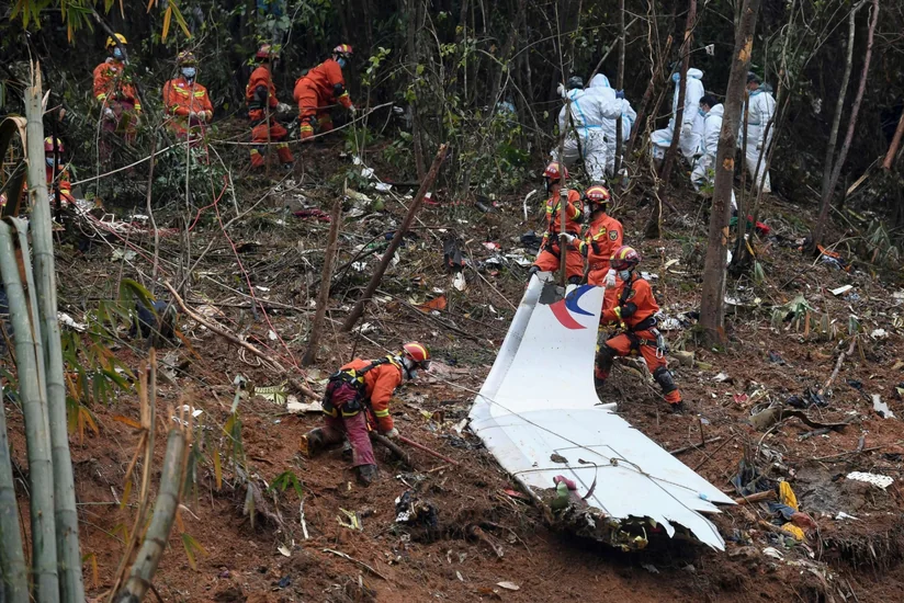 Passenger plane crashes in eastern China