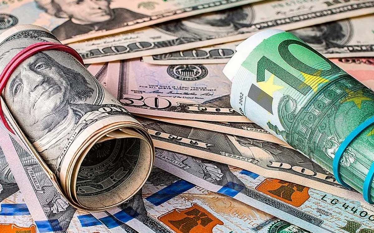 Доллар подорожал к евро и иене в рамках коррекции