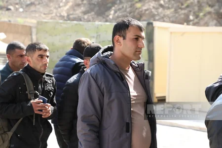 People of Armenian origin freely pass through Lachin border checkpoint 
