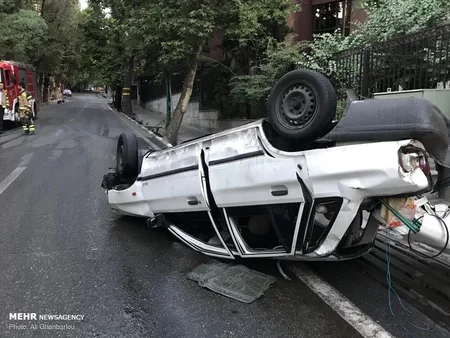 В Иране автомобиль врезался в забор посольства России, 1 человек погиб, 5 ранены - ФОТО