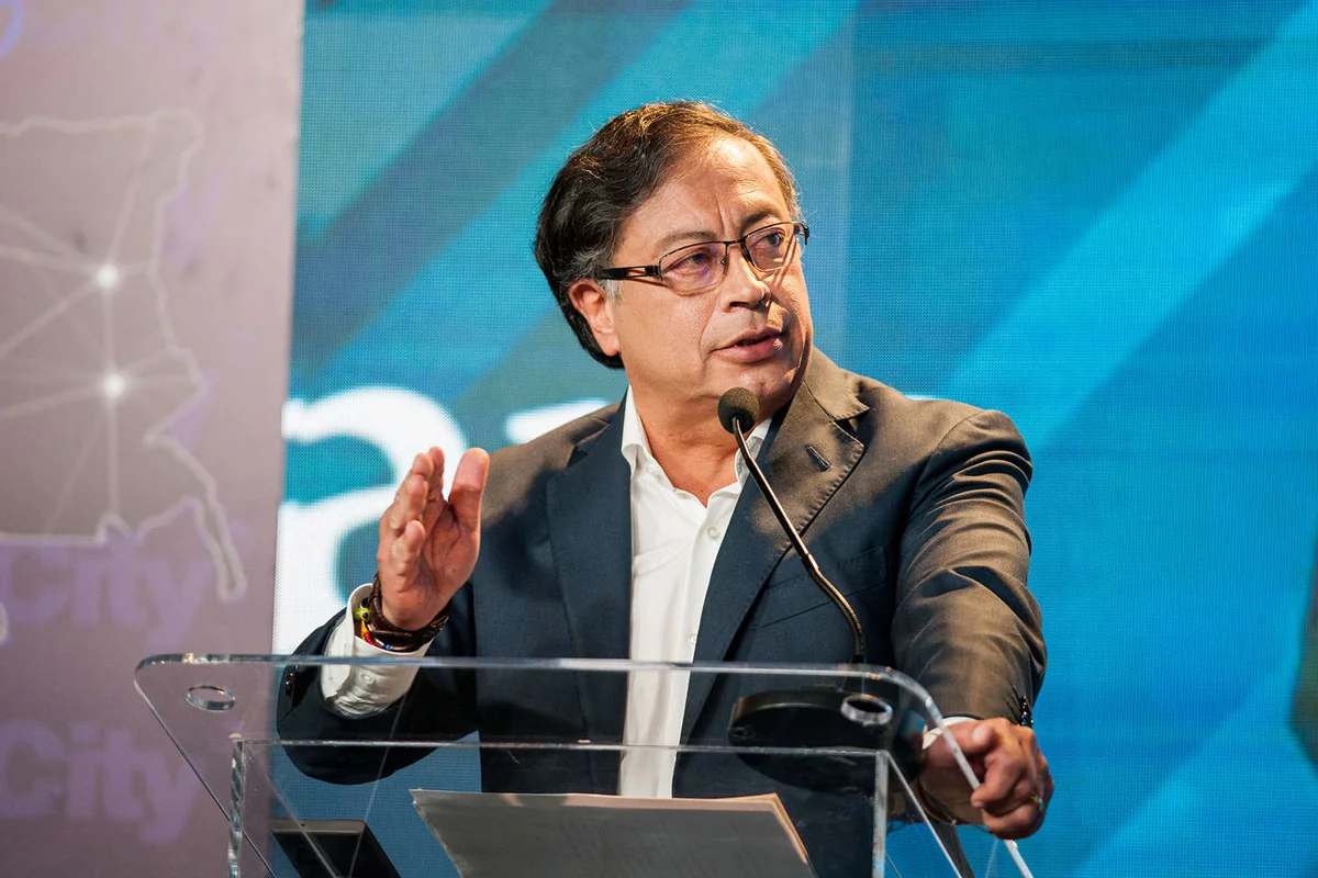 Kolumbiya Prezidenti nazirlərin istefasını tələb edib