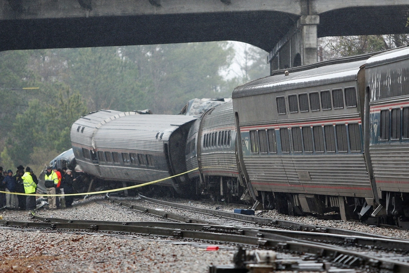 В США при сходе с рельсов пассажирского поезда пострадали семь человек