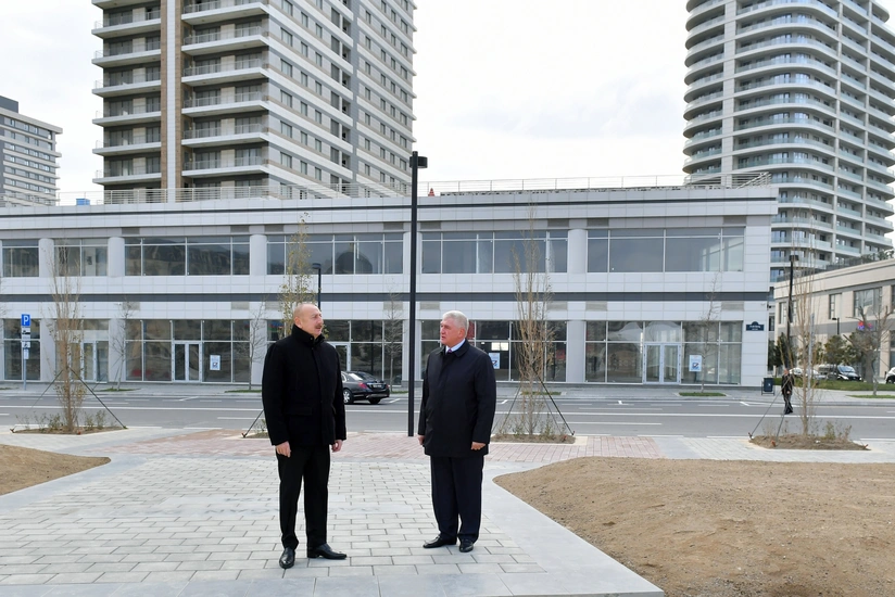 President Ilham Aliyev gets familiarized with construction and redevelopment work in Central Park Quarter of Baku White City