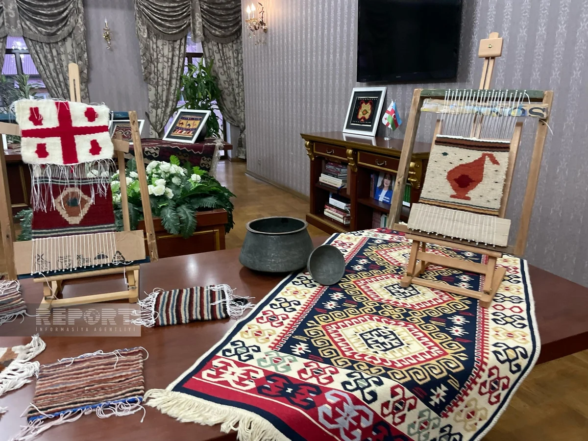 Gürcüstanda yaşayan əcnəbilər Azərbaycan xalçaları toxumağı öyrəniblər