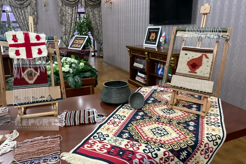 Gürcüstanda yaşayan əcnəbilər Azərbaycan xalçaları toxumağı öyrəniblər