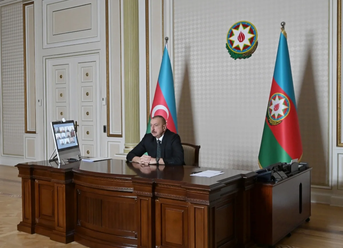 Prezident: “Bəzi rayonlarda sahibkarlar incidilir”