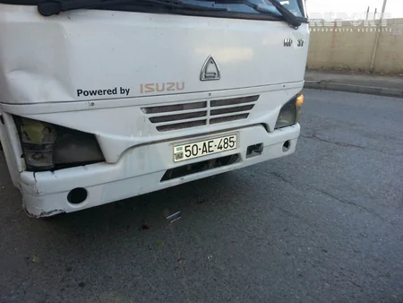 Abşeronda sərnişin avtobusu minik avtomobili ilə toqquşub