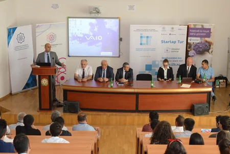 Silikon Vadisinin eksperti startapçılar və tələbələrlə görüşüb