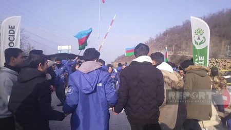 Участники акции протеста на дороге Шуша-Ханкенди исполнили азербайджанский танец Яллы