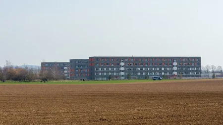 Almaniyada azərbaycanlıların da olduğu qaçqın düşərgəsi karantinə alındı