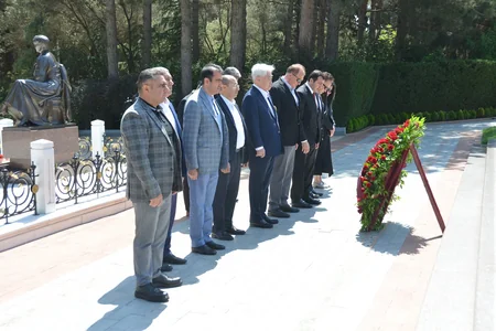 Dünya çempionatının nümayəndə heyəti Fəxri xiyabanı və Şəhidlər xiyabanını ziyarət edib