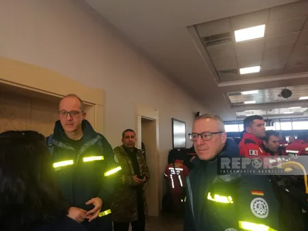 Репортаж из аэропорта в Газиантепе, принимающего помощь и спасателей 