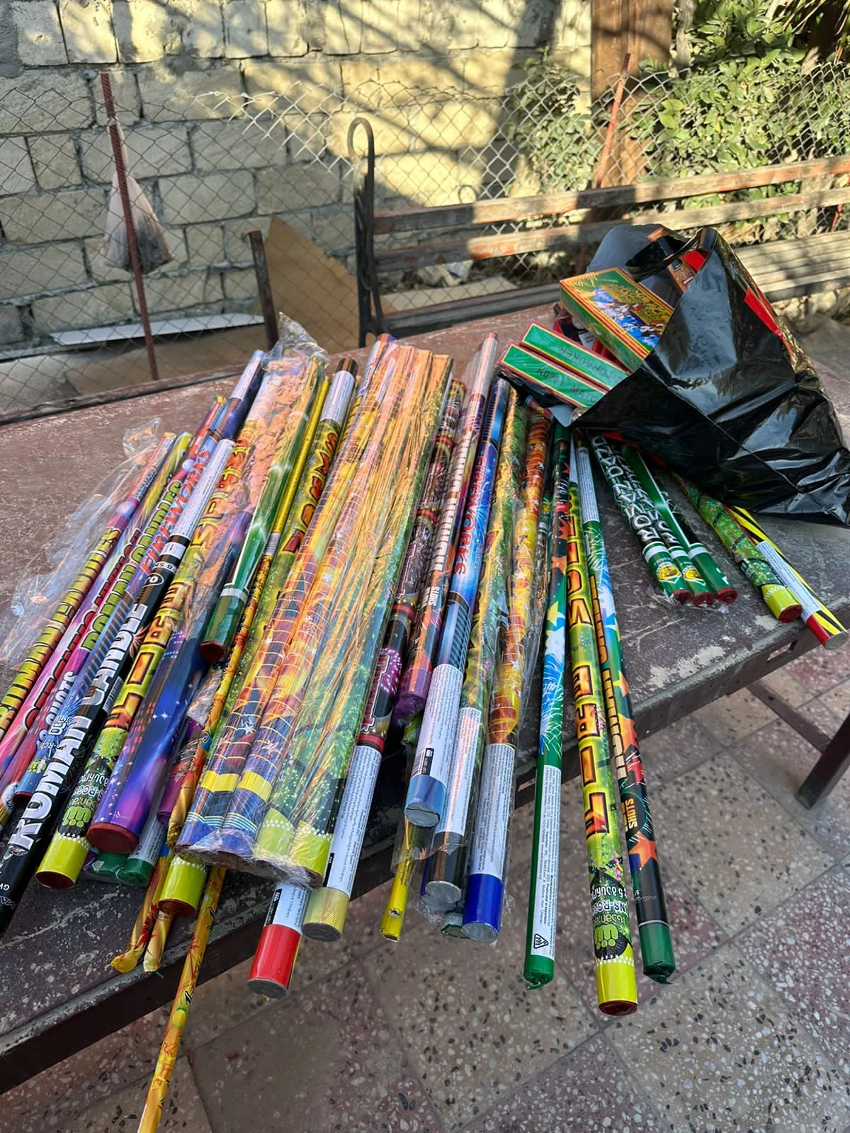 Xətaidə pirotexniki vasitələrin satışını təşkil edən 3 nəfər saxlanılıb