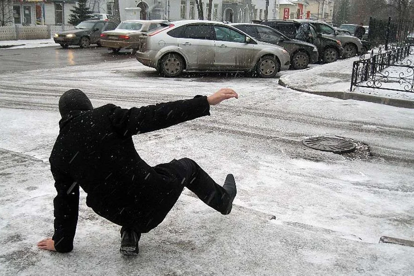 70 people injured falling on icy roads in Baku