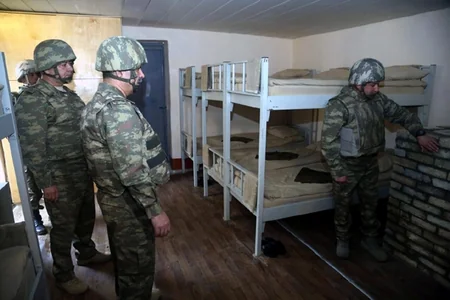 Министр обороны Азербайджана высоко оценил боевой дух и уровень морально-психологической подготовки военнослужащих