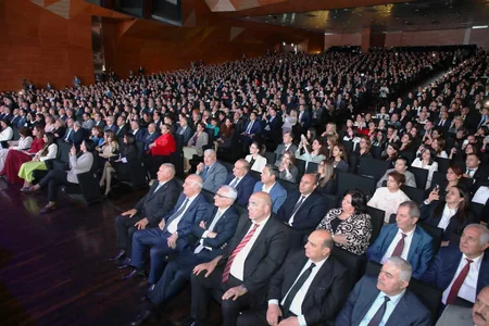 Azərbaycan Həmkarlar İttifaqları Konfederasiyası Sən elə bir zirvəsən adlı tədbir təşkil edib