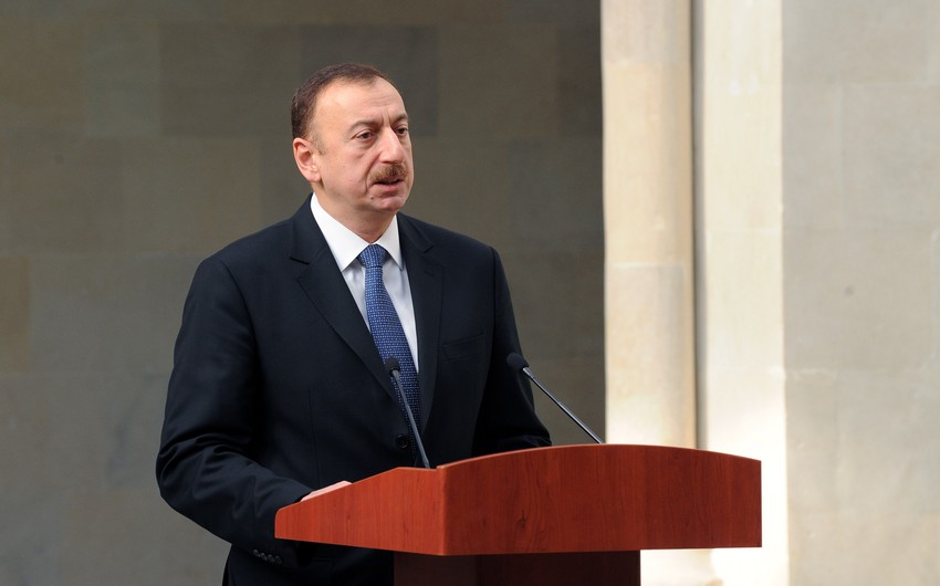 İlham Əliyev: “Neft həm fayda, həm də problem gətirə bilər”