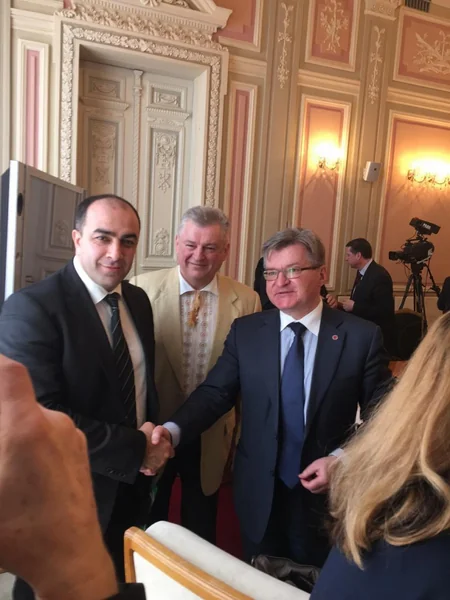 ​Ukrayna Millətlər Assambleyası prezidentdən ölkədəki seçki sistemini dəyişməyi tələb edib