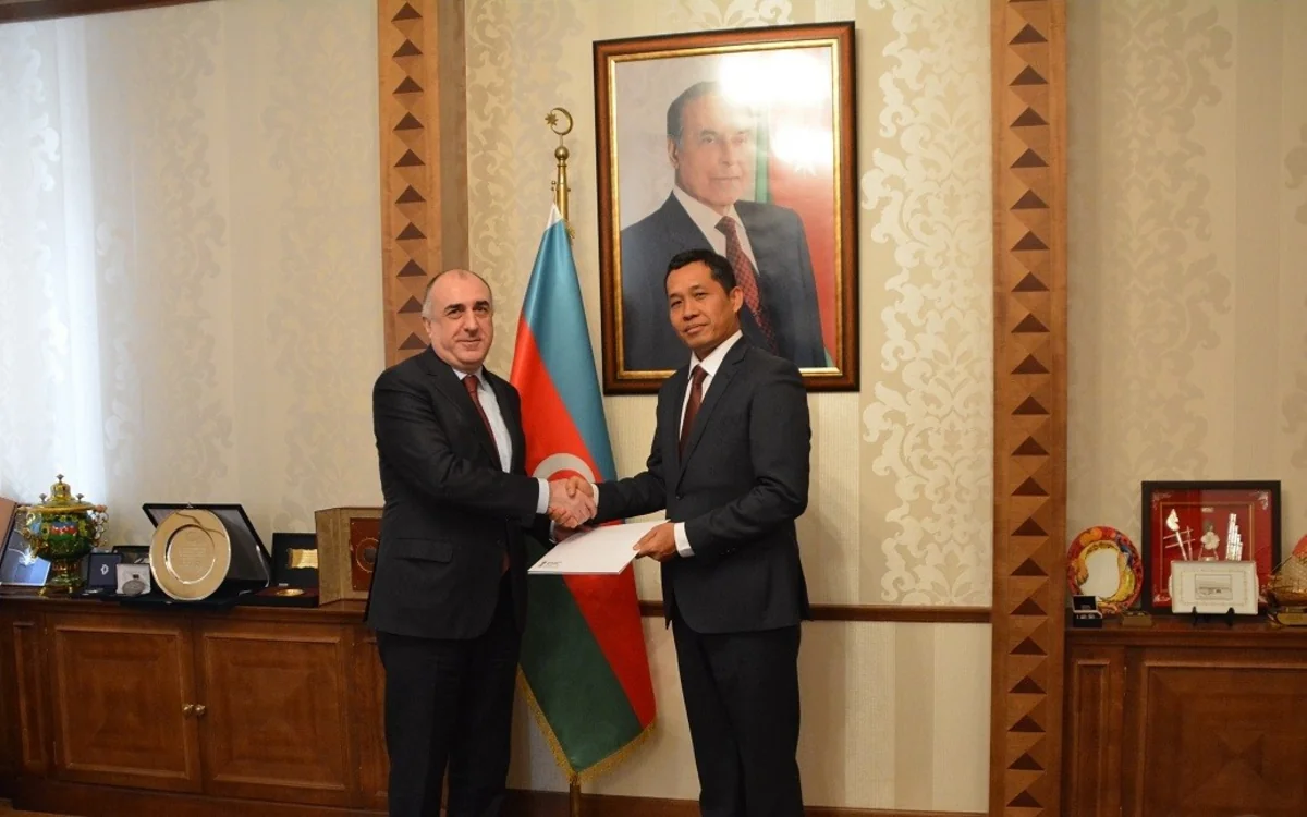 Elmar Məmmədyarov Hindistanın Azərbaycandakı yeni səfirini qəbul edib