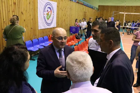 AVF prezidenti yeniyetmə voleybolçularla görüşüb