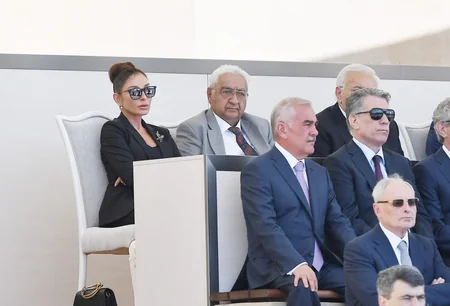 Azadlıq meydanında hərbi parad keçirilib - YENİLƏNİB-2